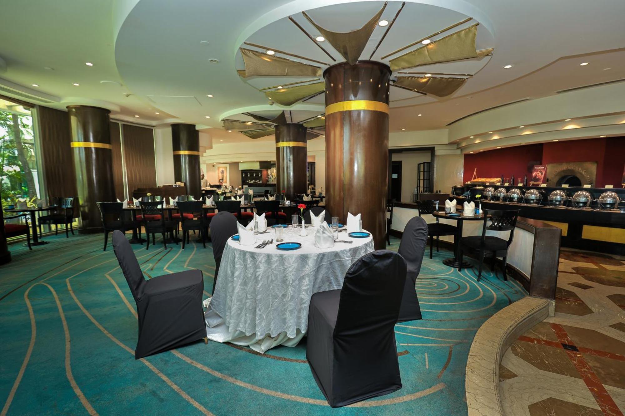 Le Royal Meridien Csennai Kültér fotó