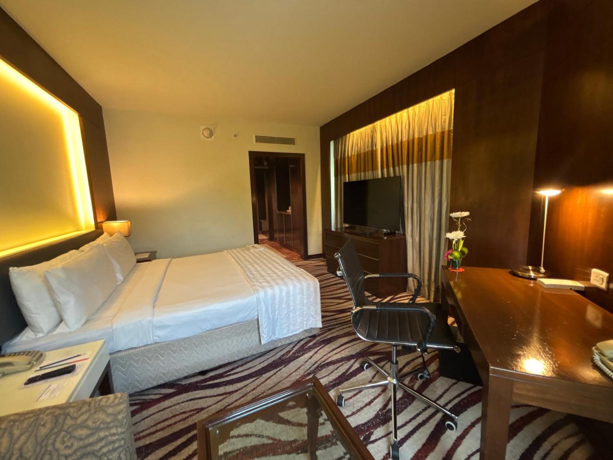Le Royal Meridien Csennai Kültér fotó
